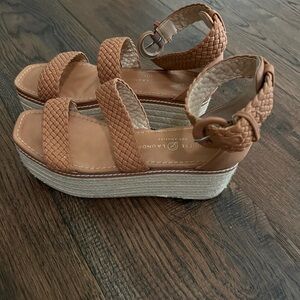 Chinese Laundry nude woven platform sandals
